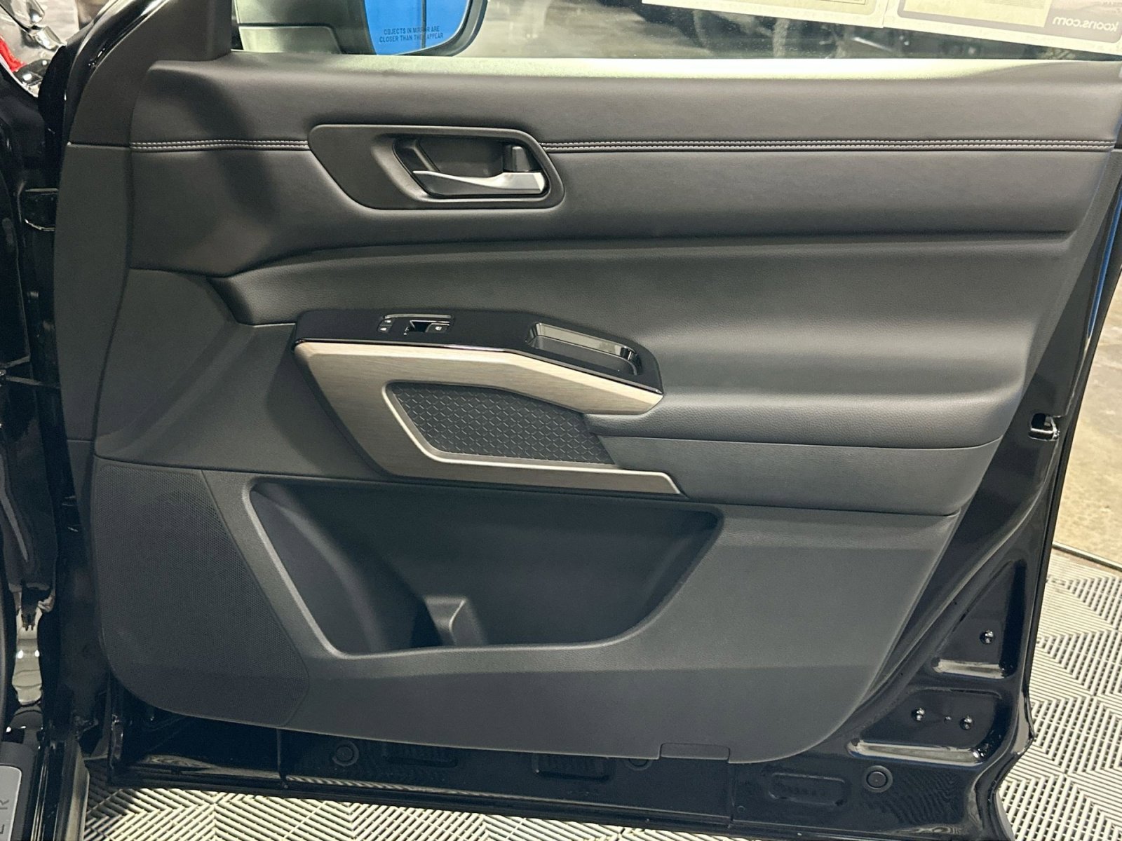 Used 2023 Nissan Pathfinder Platinum image 39