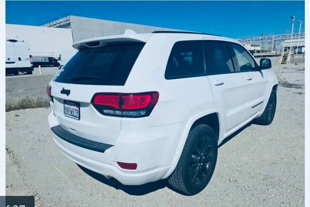 Used 2022 Jeep Grand Cherokee Laredo X image 2