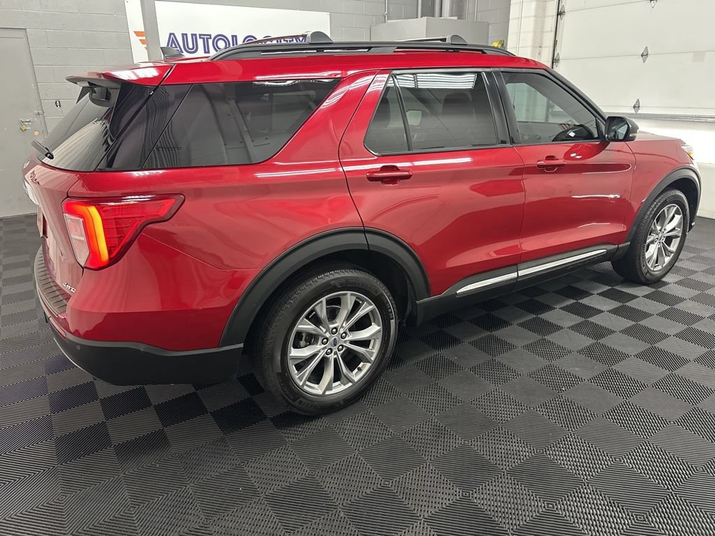 Used 2023 Ford Explorer XLT w/ Equipment Group 202A AWD/4WD image 11