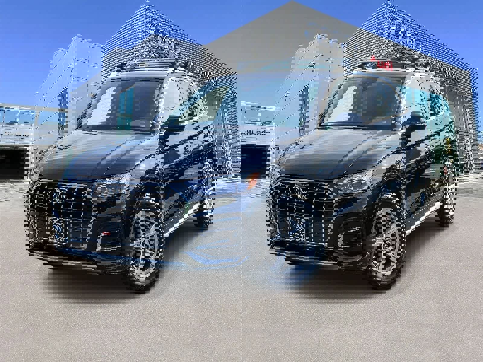 Used 2023 Audi Q5 2.0T Premium w/ Convenience Package image 1