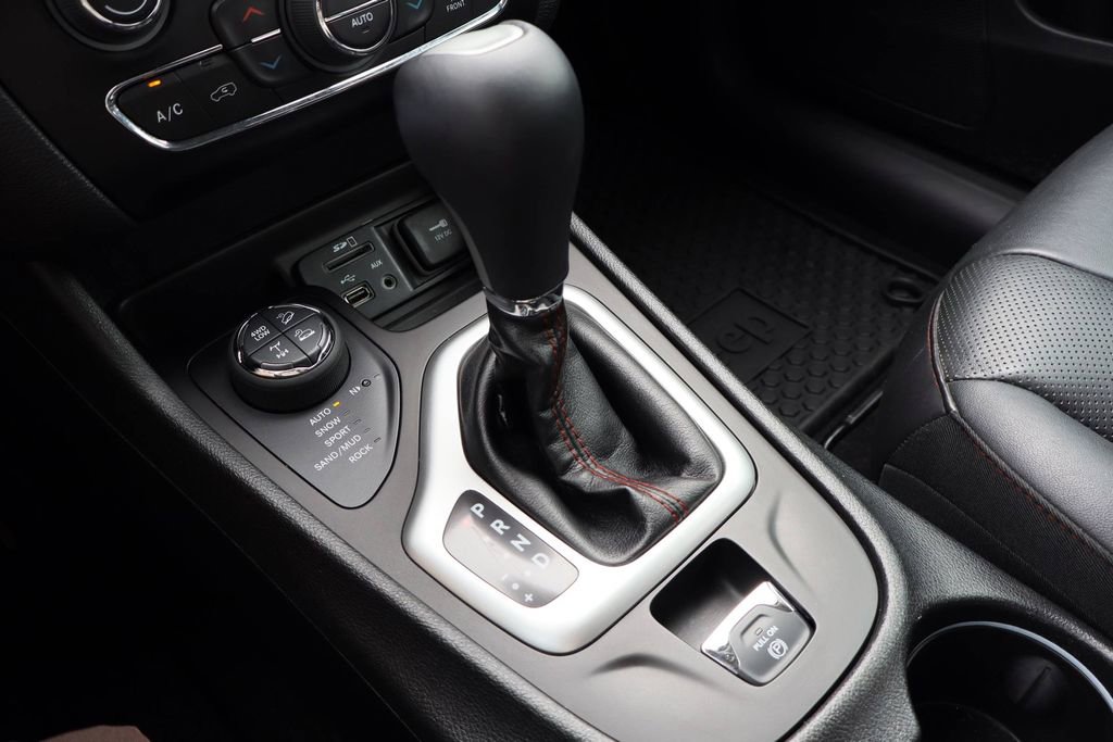 Used 2018 Jeep Cherokee Trailhawk w/ Quick Order Package 27L image 17