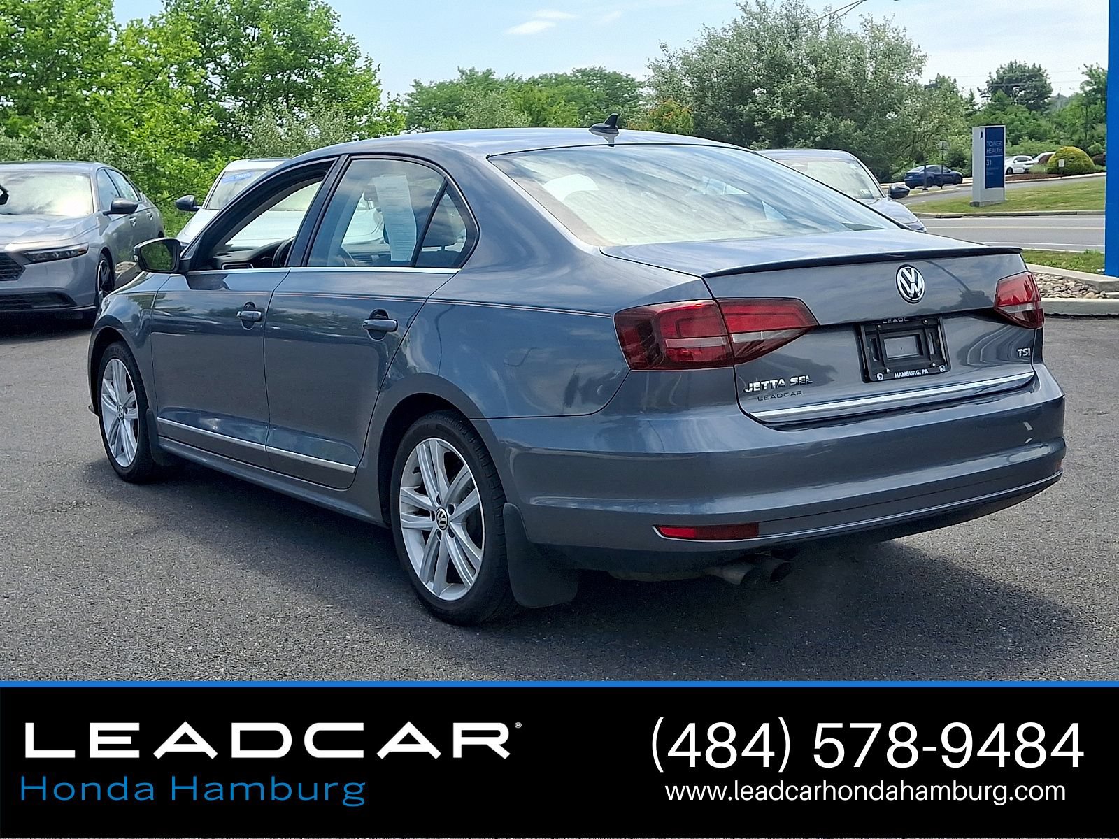Used 2017 Volkswagen Jetta SEL FWD image 4
