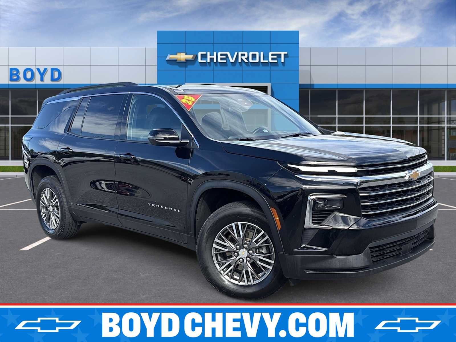 Used 2025 Chevrolet Traverse LT AWD/4WD image 1