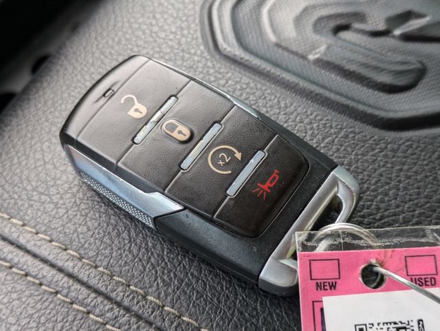 Used 2022 RAM 1500 Laramie AWD/4WD image 30