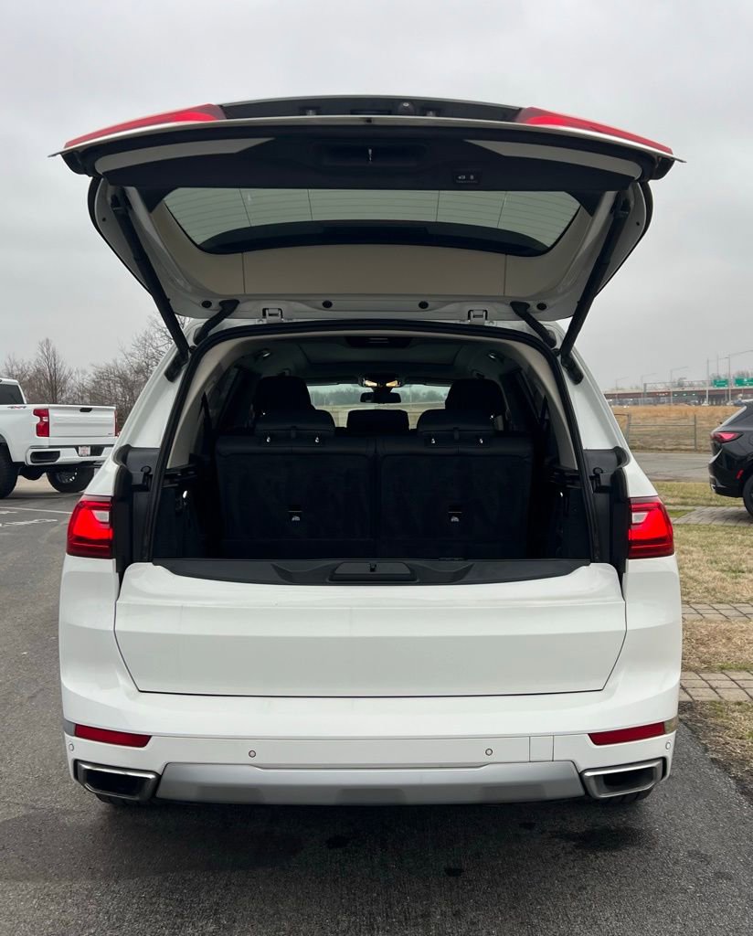 Used 2021 BMW X7 xDrive40i w/ Premium Package image 27