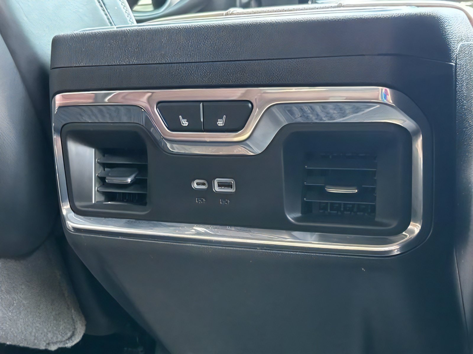 Used 2025 GMC Sierra 2500 Denali Ultimate w/ Max Trailering Package AWD/4WD image 32