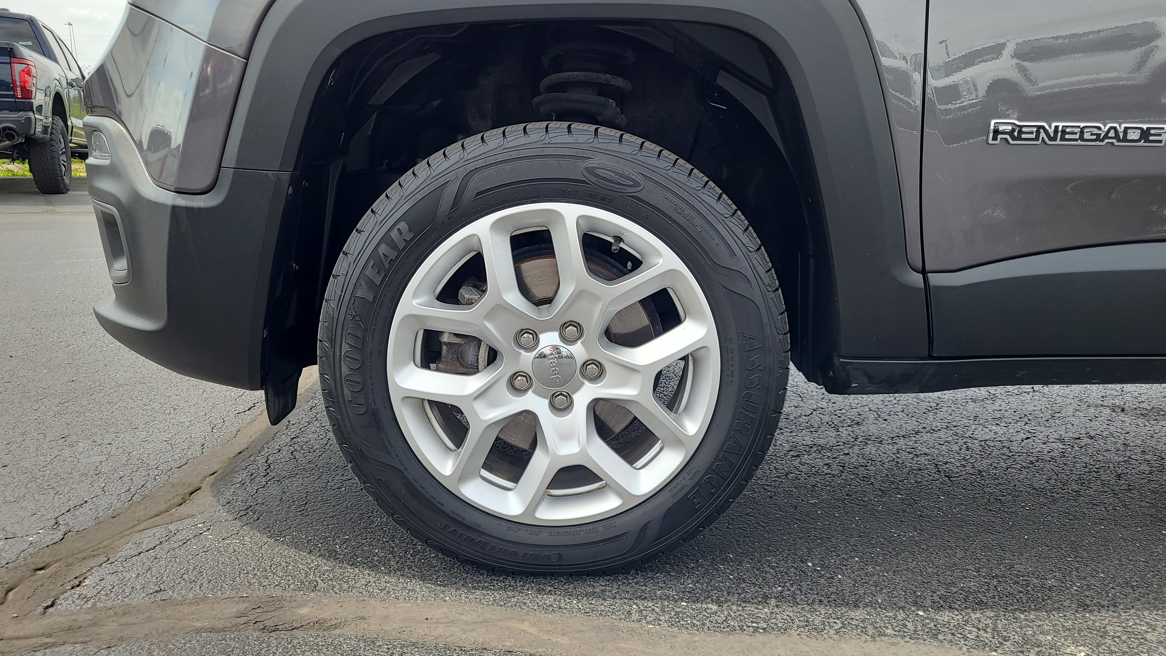 Used 2017 Jeep Renegade Latitude w/ Safety & Security Group image 27