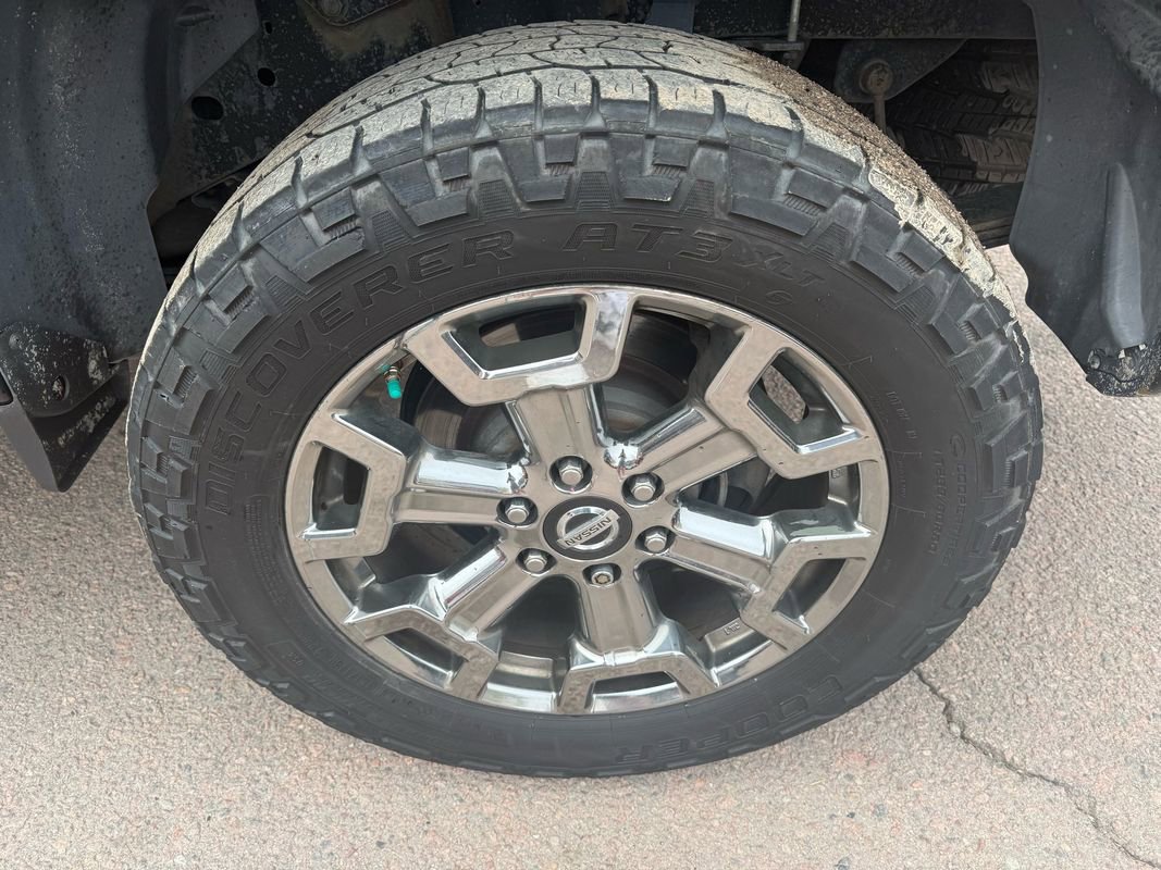 Used 2017 Nissan Titan SV image 10