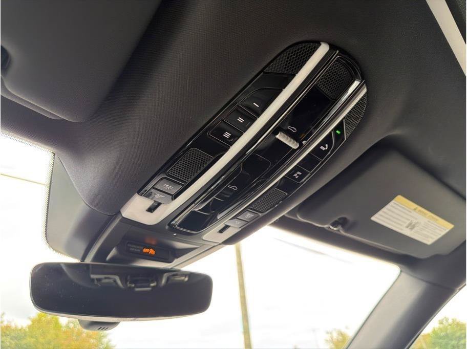 Used 2019 Porsche Cayenne S AWD/4WD image 22