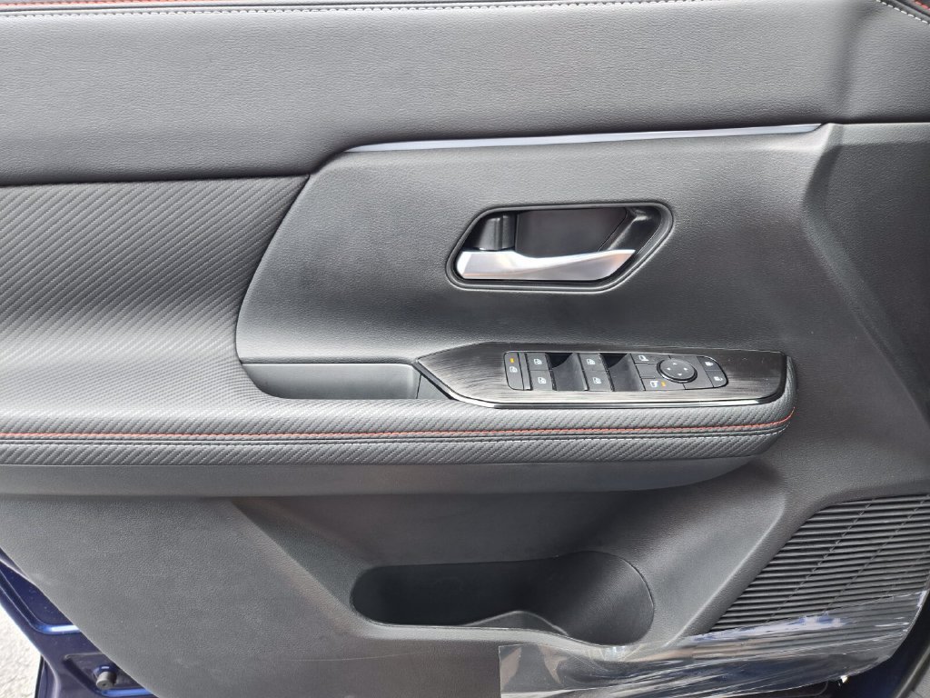New 2027 Nissan Kicks SR w/ Cold Weather Package FWD image 13