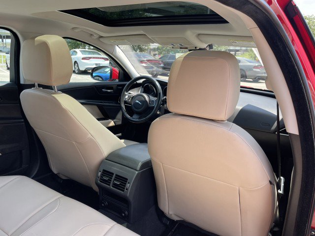 Used 2019 Jaguar XE Premium image 61