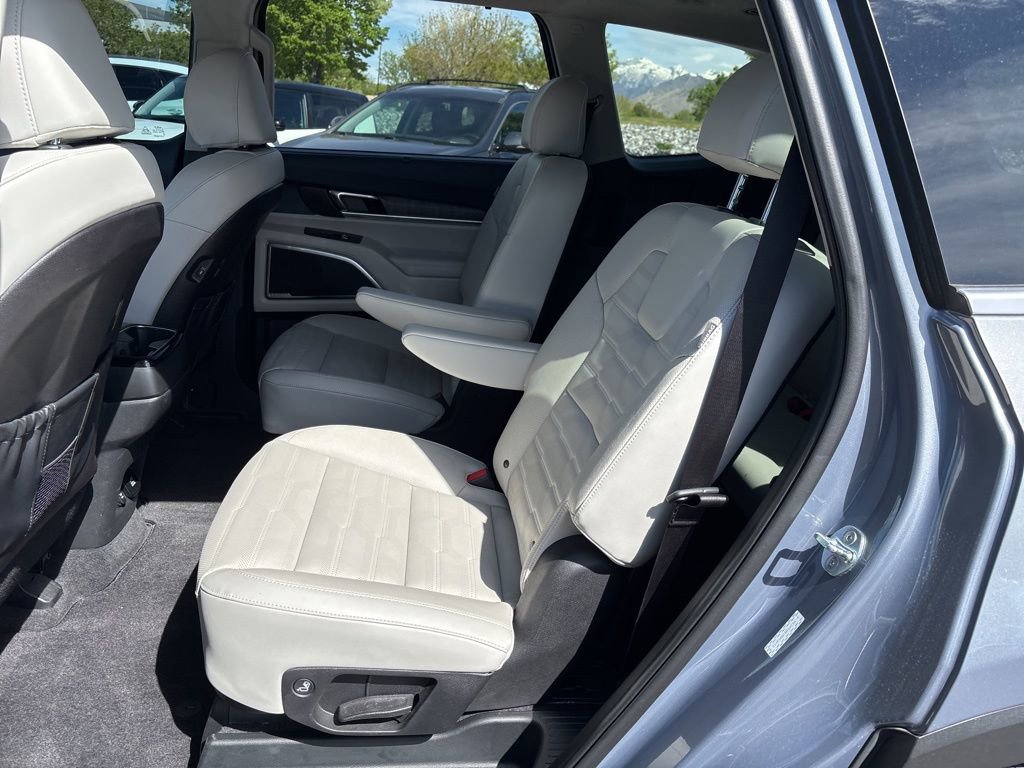 Certified 2024 Kia Telluride SX Prestige w/ Towing Package image 7