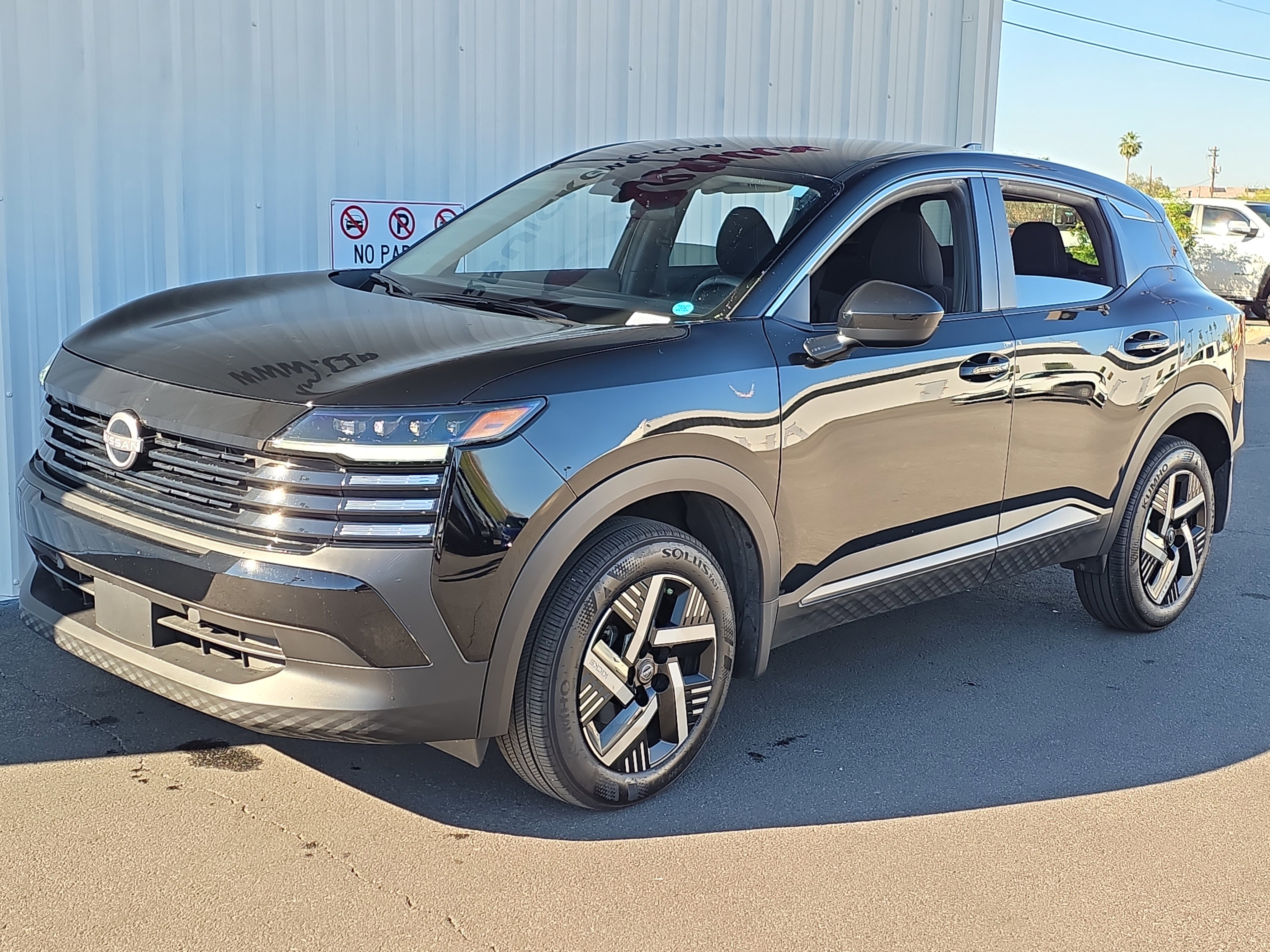 Used 2025 Nissan Kicks SV image 3