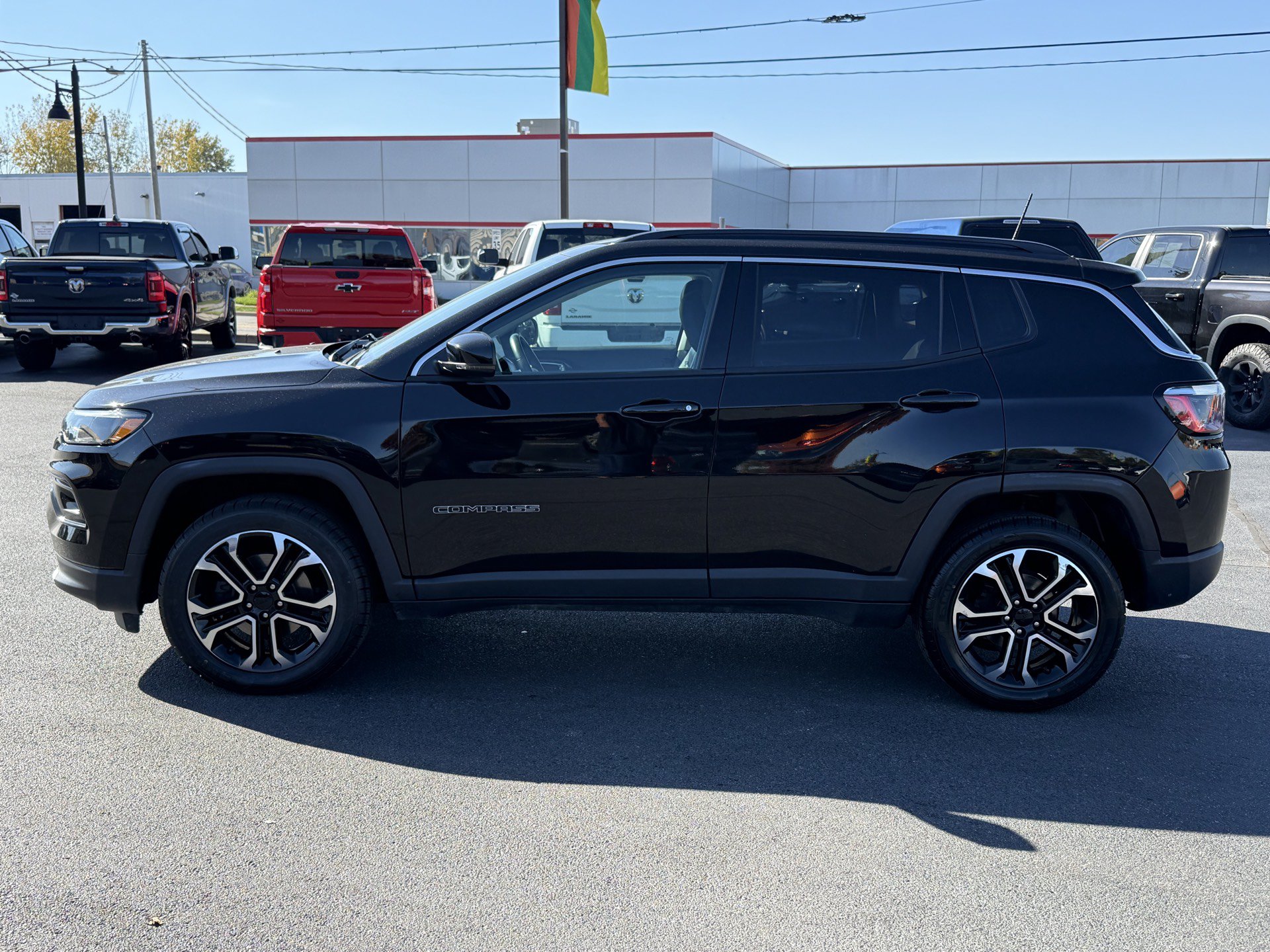 Used 2022 Jeep Compass Limited AWD/4WD image 5