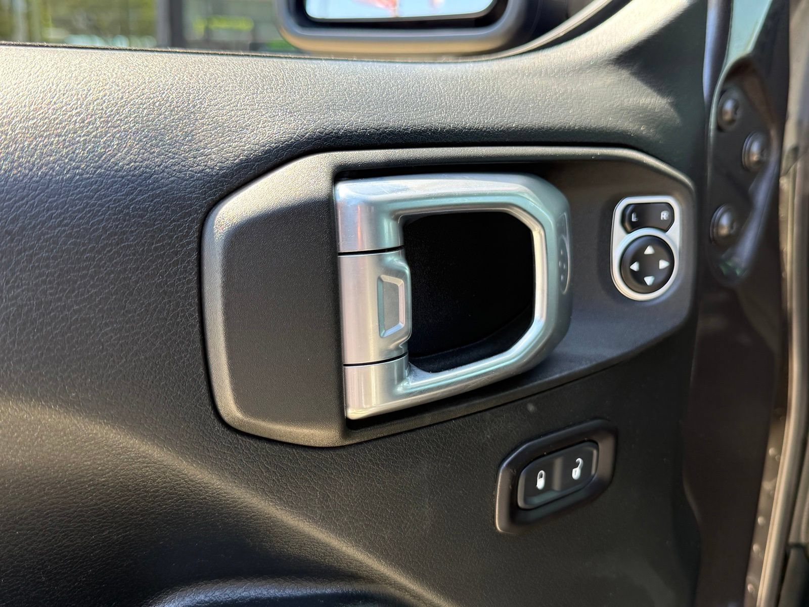 Used 2018 Jeep Wrangler Unlimited Rubicon AWD/4WD image 22