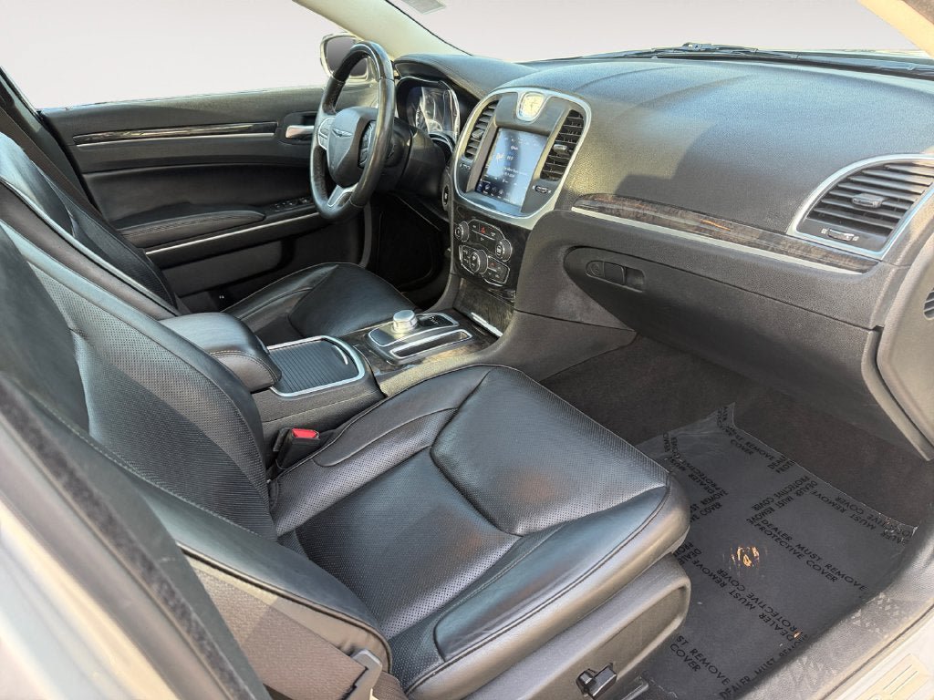 Used 2020 Chrysler 300 Limited RWD image 27