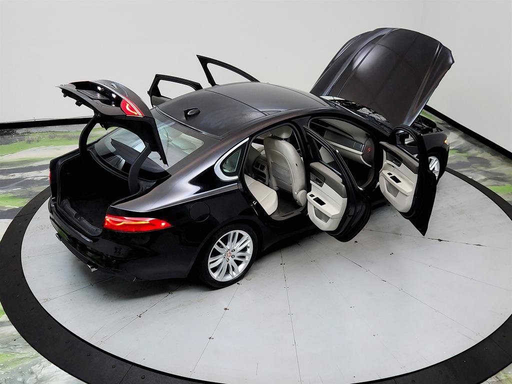 Used 2016 Jaguar XF Prestige RWD image 38