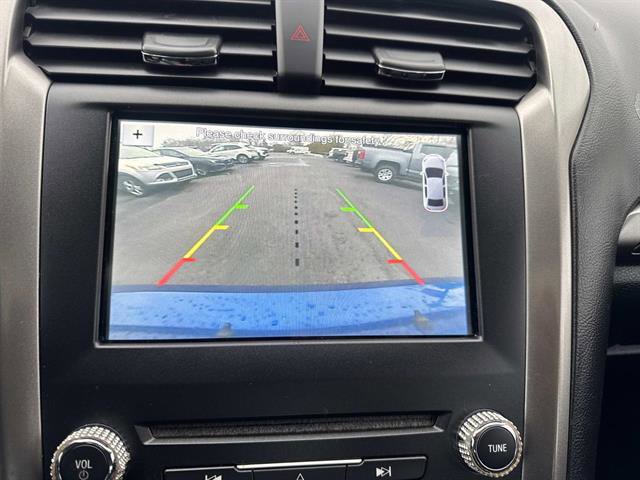 Used 2017 Ford Fusion SE w/ Equipment Group 201A image 32