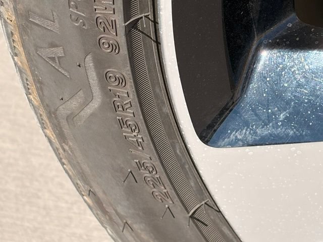 Used 2025 Nissan Kicks SR AWD/4WD image 8