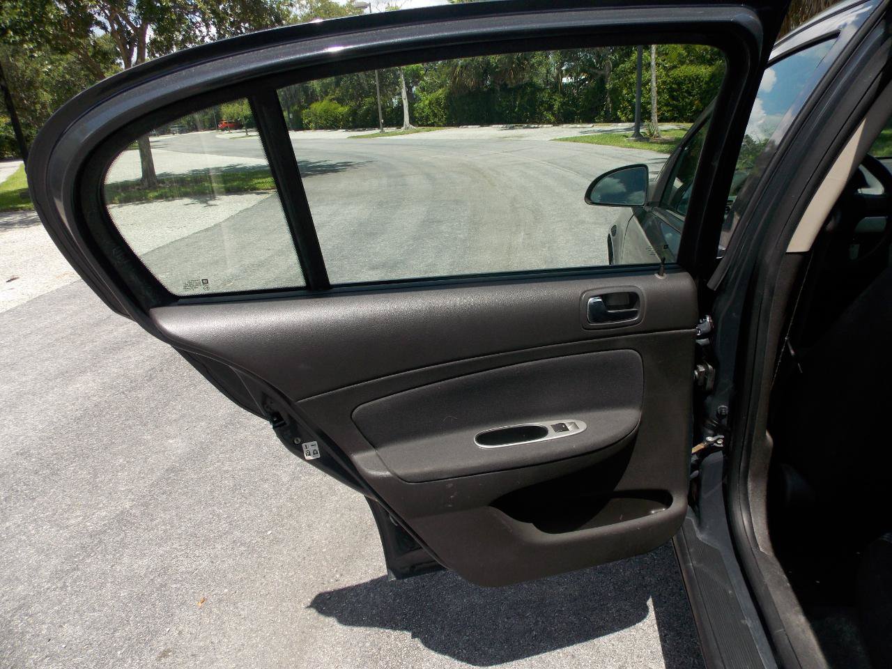 Used 2009 Chevrolet Cobalt LT w/ Preferred Equipment Group FWD image 23