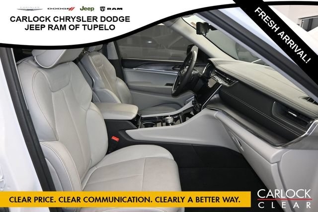 Used 2023 Jeep Grand Cherokee Overland w/ Luxury Tech Group IV AWD/4WD image 37