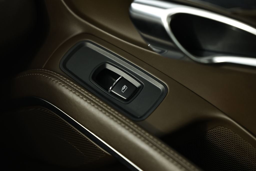 Certified 2018 Porsche 911 Targa 4S w/ Sportdesign Package image 41