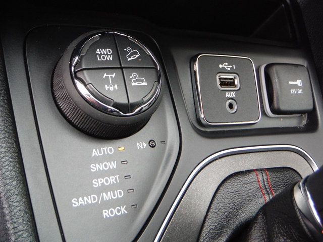 Used 2022 Jeep Cherokee Trailhawk w/ Comfort/Convenience Group AWD/4WD image 25