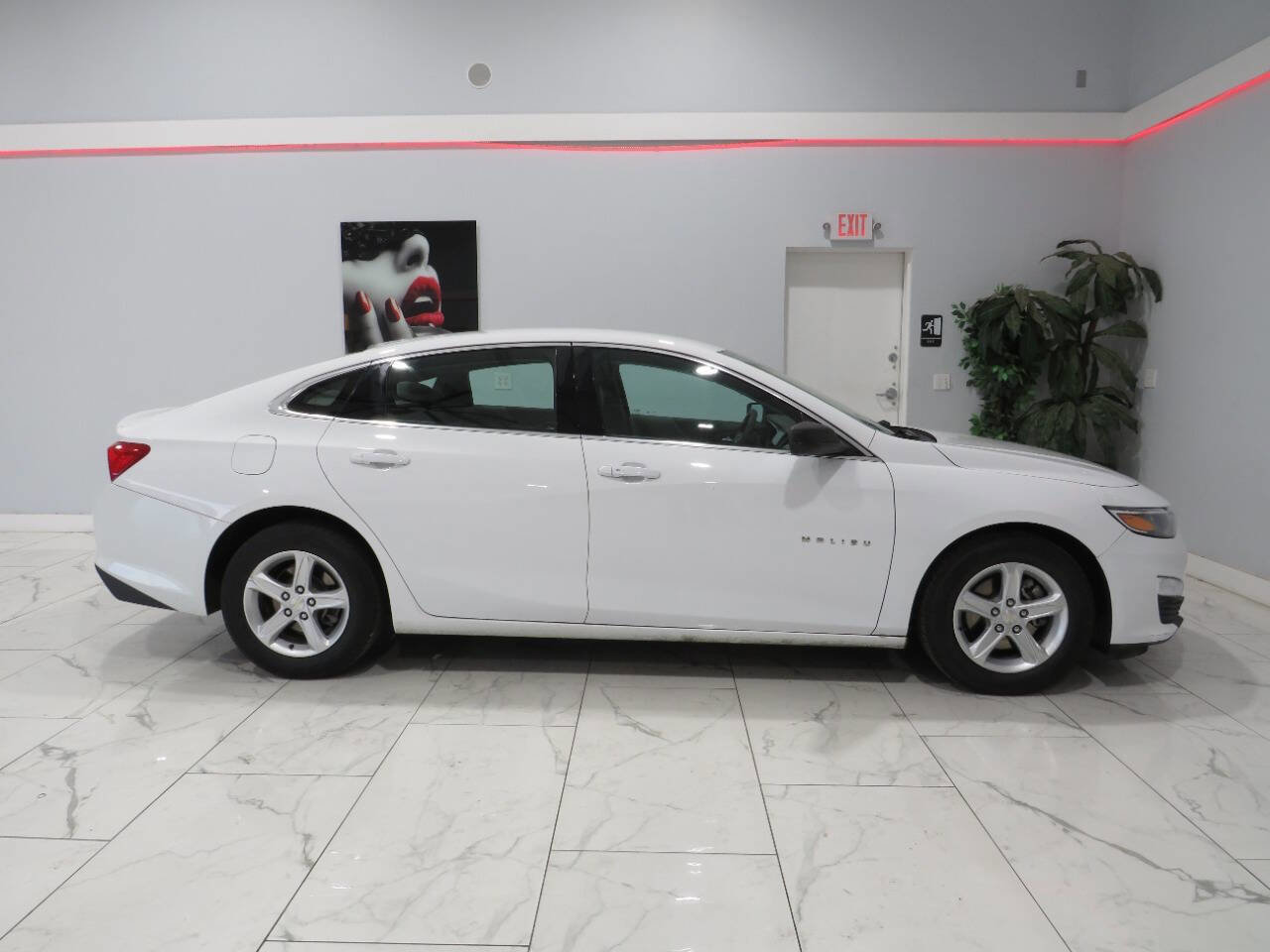 Used 2019 Chevrolet Malibu LS image 2