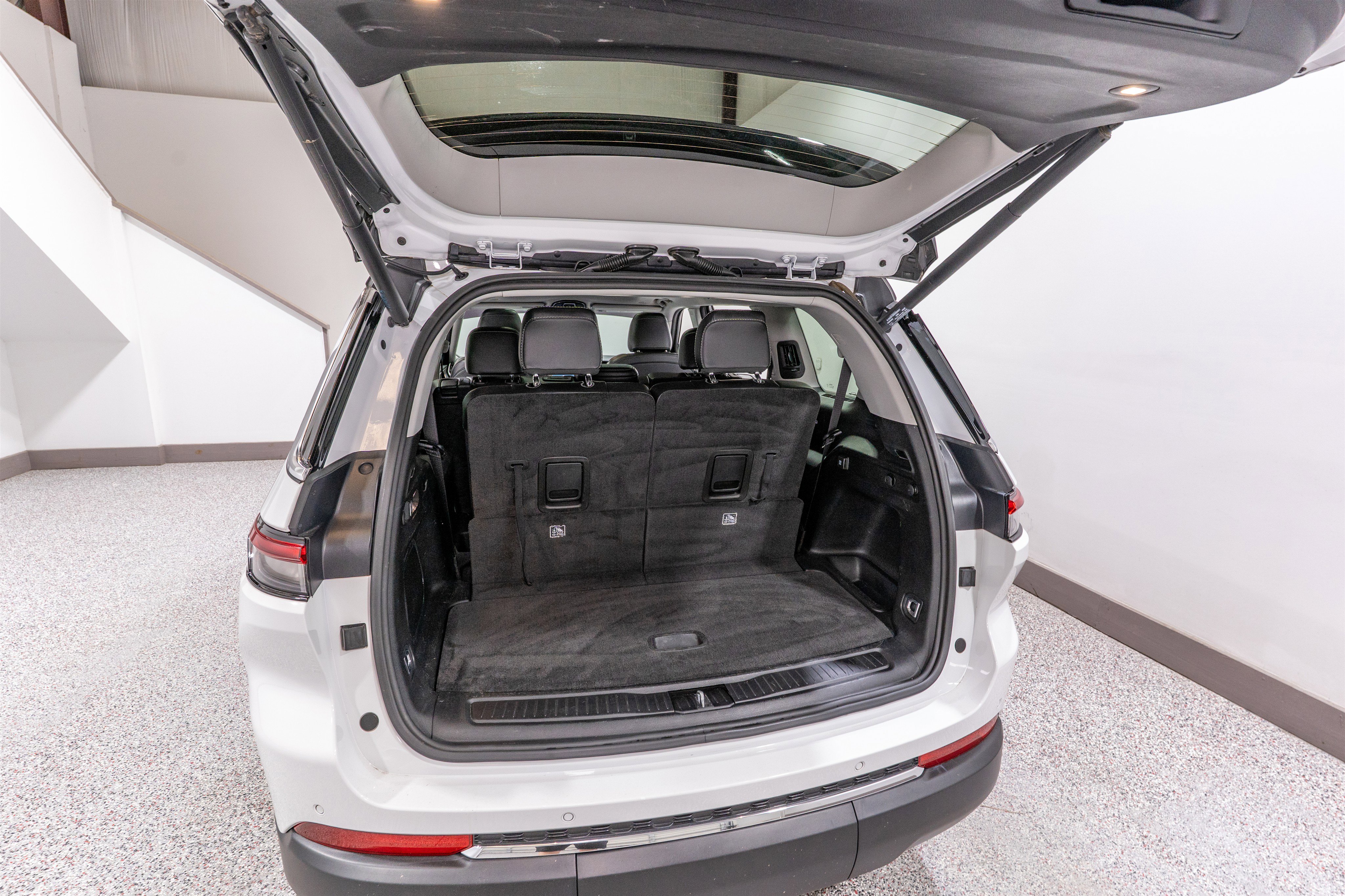 Used 2021 Jeep Grand Cherokee L Limited RWD image 36