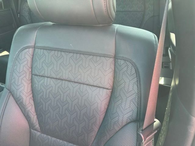 Used 2025 Toyota Tundra Limited AWD/4WD image 10