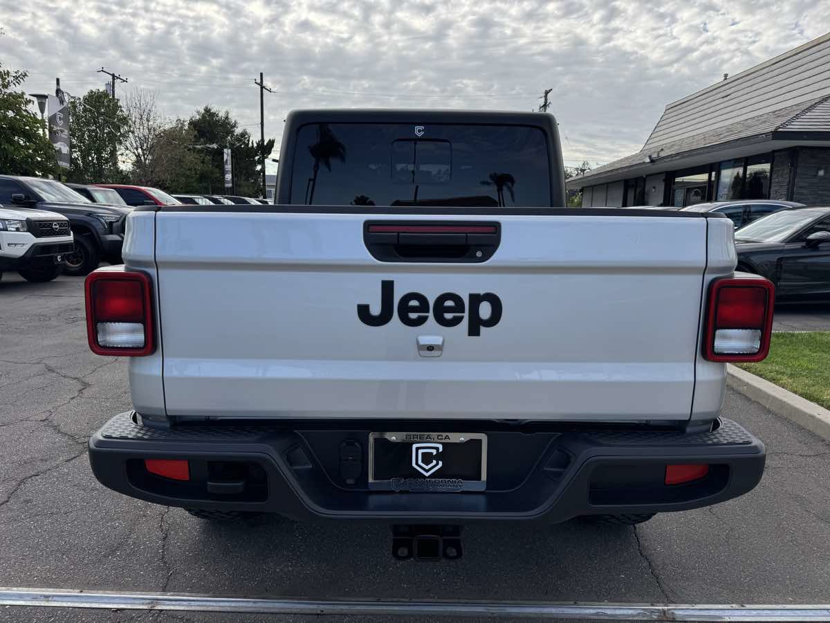 Used 2023 Jeep Gladiator Sport AWD/4WD image 6