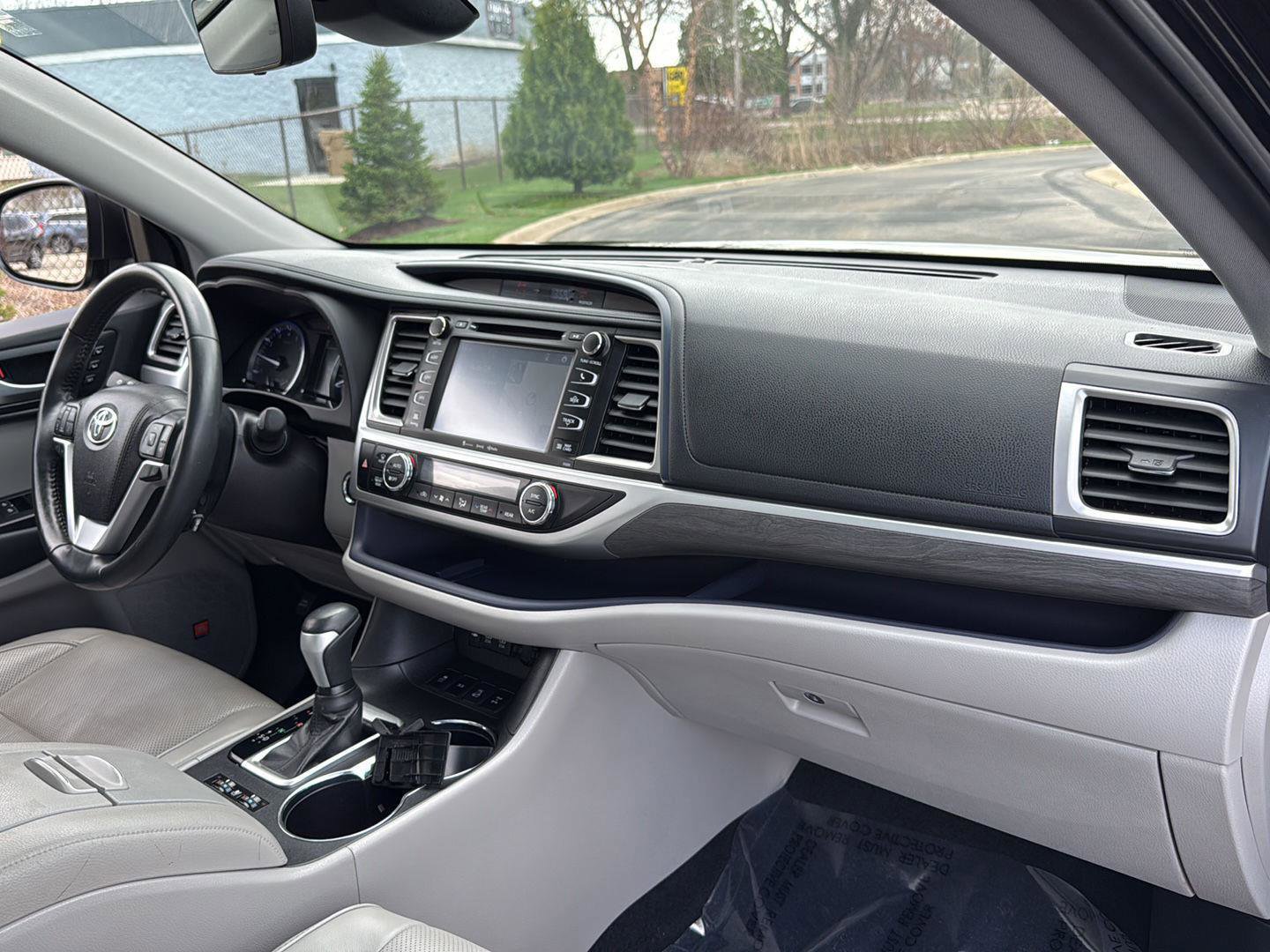 Used 2019 Toyota Highlander Limited Platinum AWD/4WD image 18