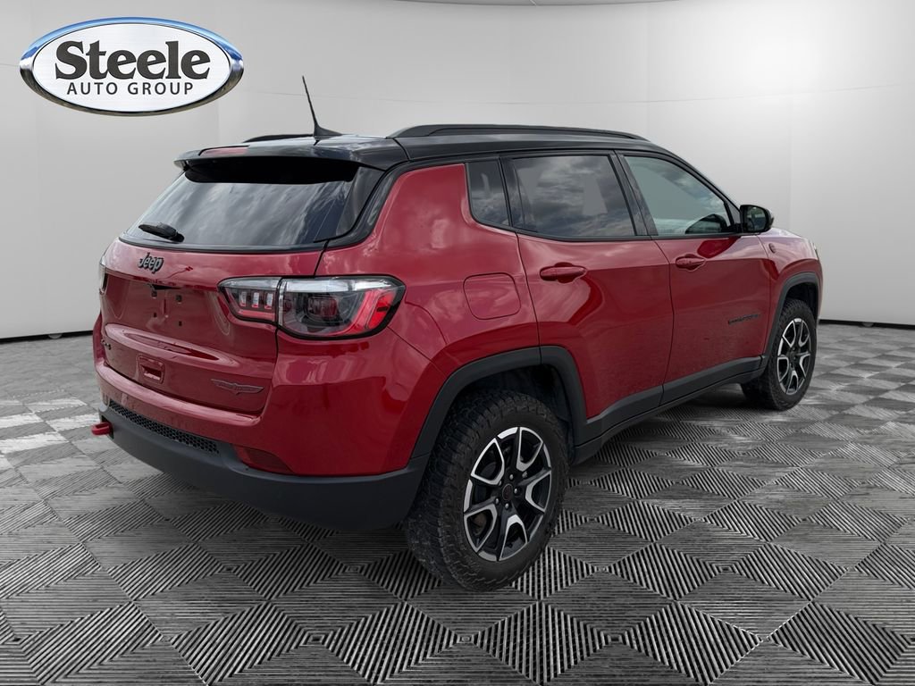 Used 2025 Jeep Compass Trailhawk AWD/4WD image 5
