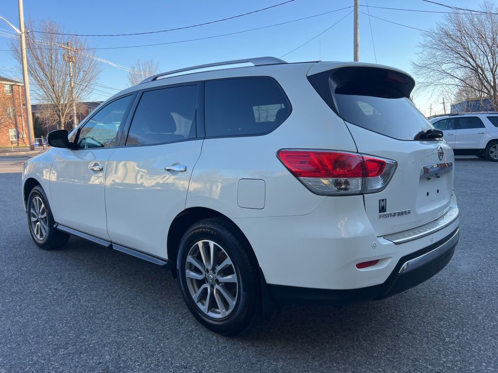 Used 2014 Nissan Pathfinder SV image 3