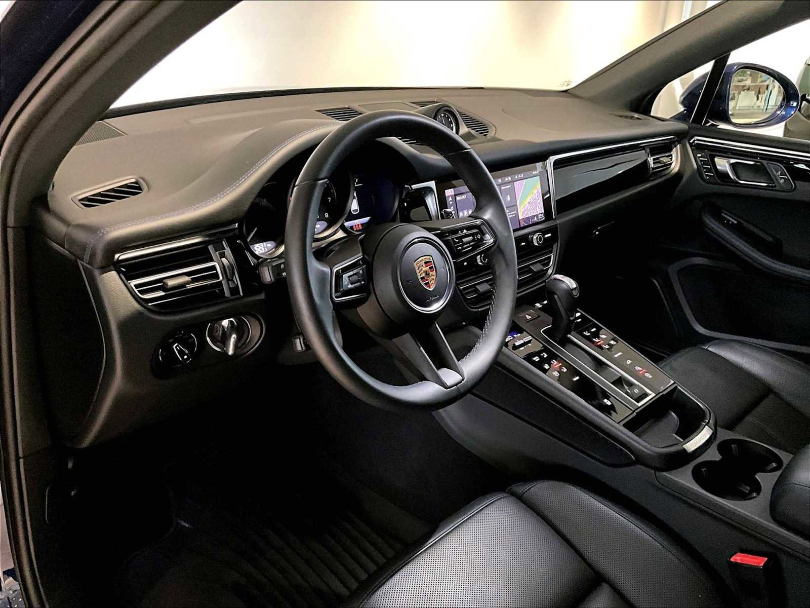 Used 2025 Porsche Macan image 7