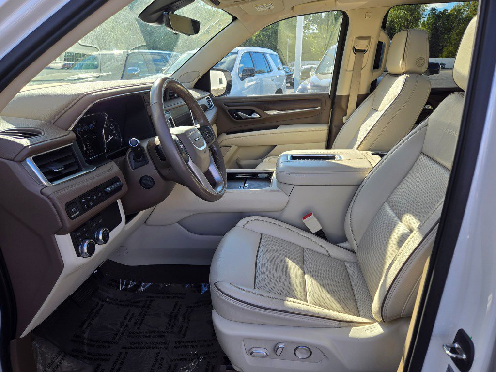 Used 2021 GMC Yukon Denali w/ Denali Premium Package image 23