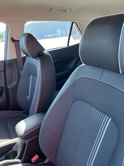 Used 2024 Hyundai Venue Limited FWD image 11