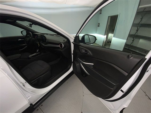 Used 2025 Chevrolet Trax RS image 24