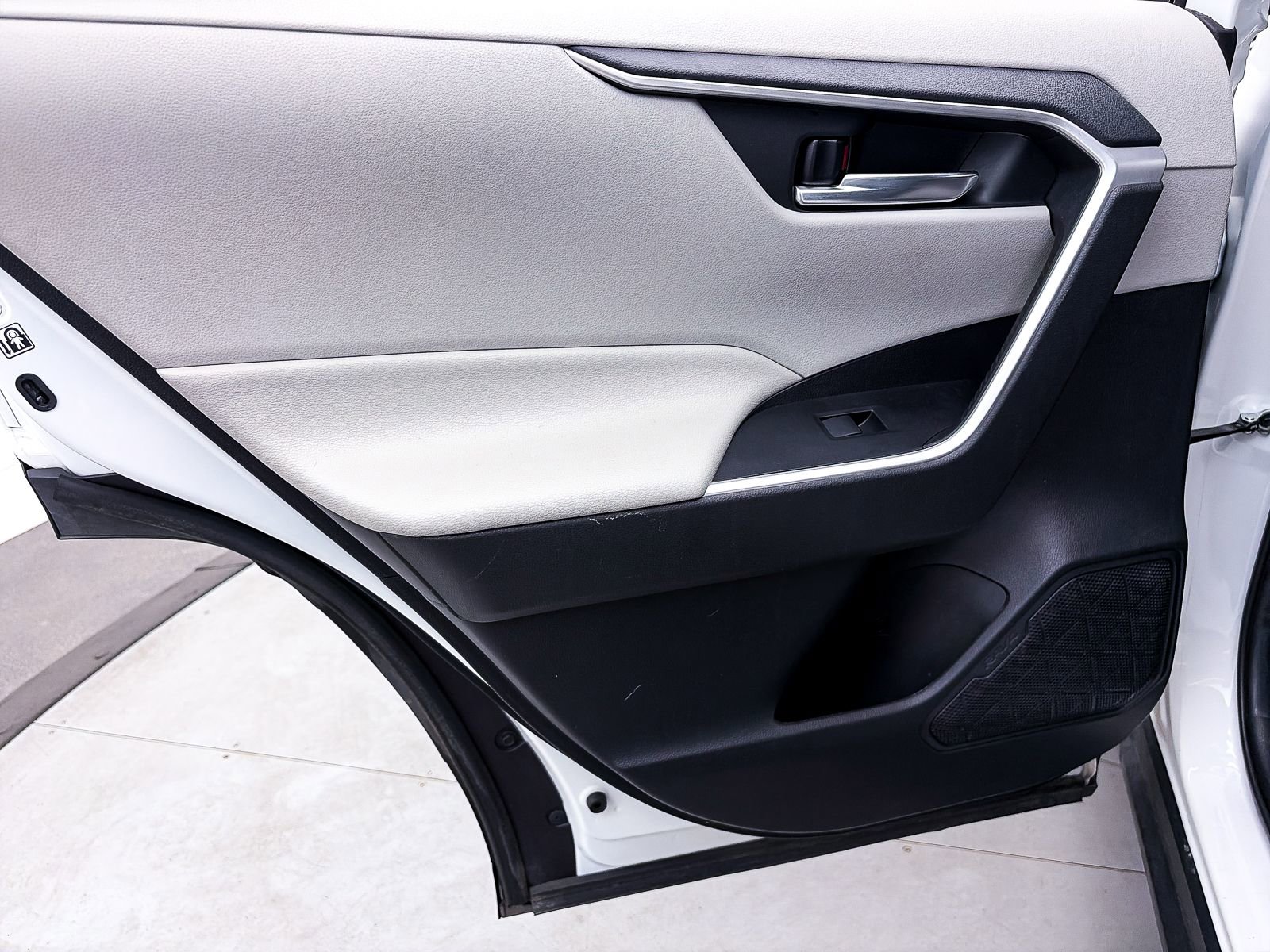 Used 2020 Toyota RAV4 XLE w/ Convenience Package image 30