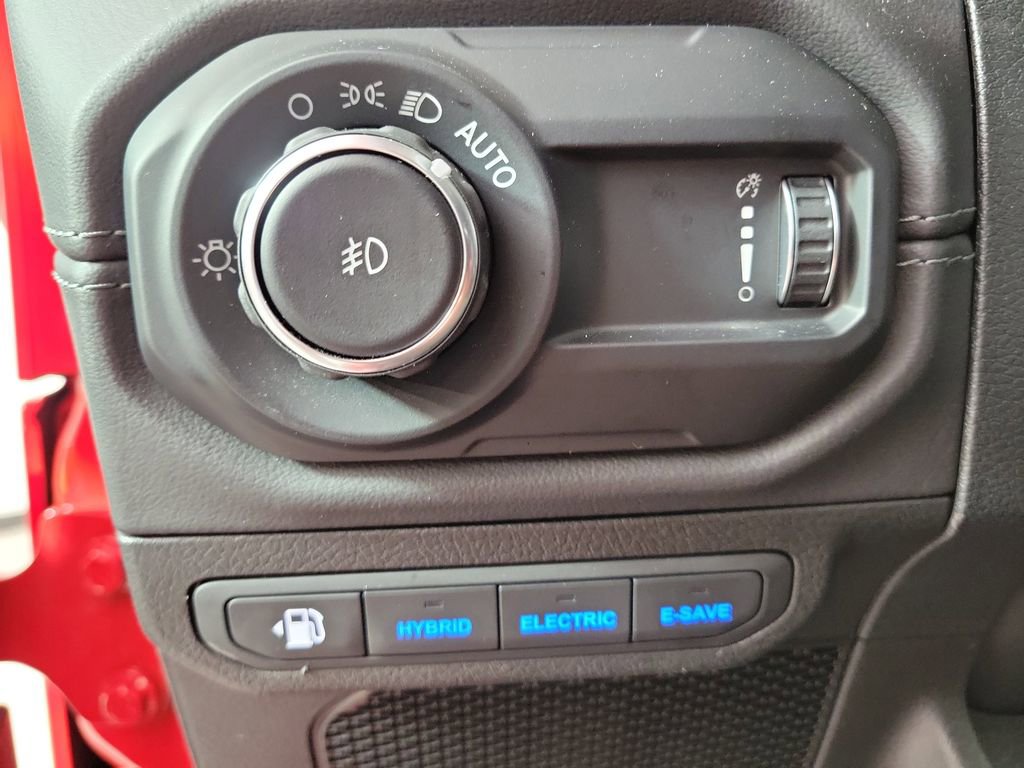 Used 2025 Jeep Wrangler Unlimited Sahara image 12