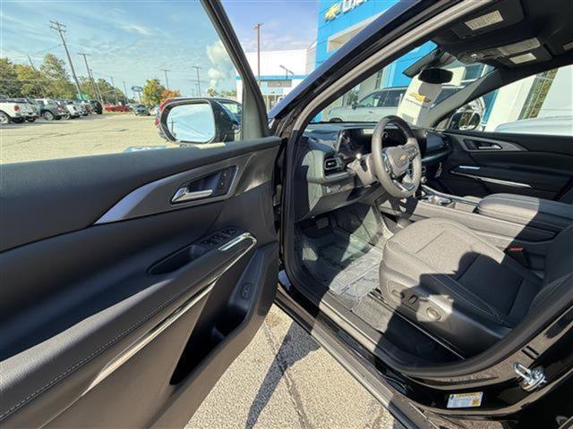 New 2026 Chevrolet Traverse LT w/ LPO, Floor Liner Package image 11