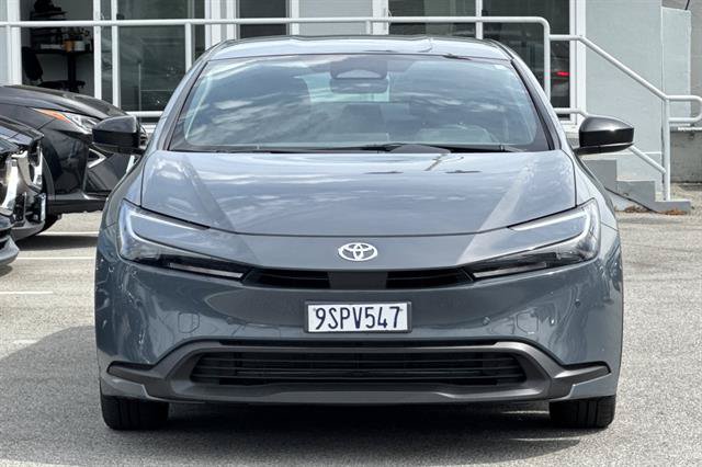 Used 2025 Toyota Prius LE FWD image 8
