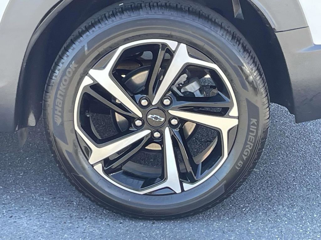 Used 2023 Chevrolet TrailBlazer RS w/ Sun and Liftgate Package FWD image 12