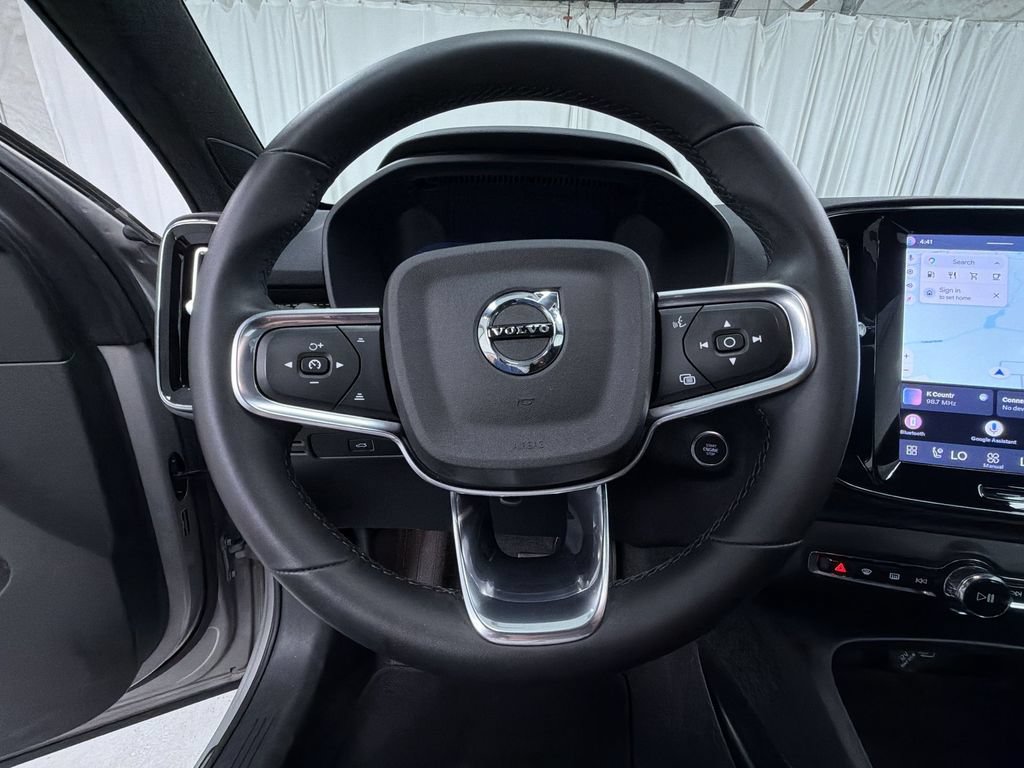 Used 2025 Volvo XC40 B5 Plus AWD/4WD image 27