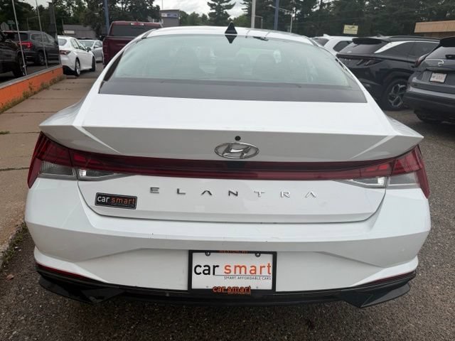 Used 2022 Hyundai Elantra SEL w/ Convenience + Premium Package FWD image 6
