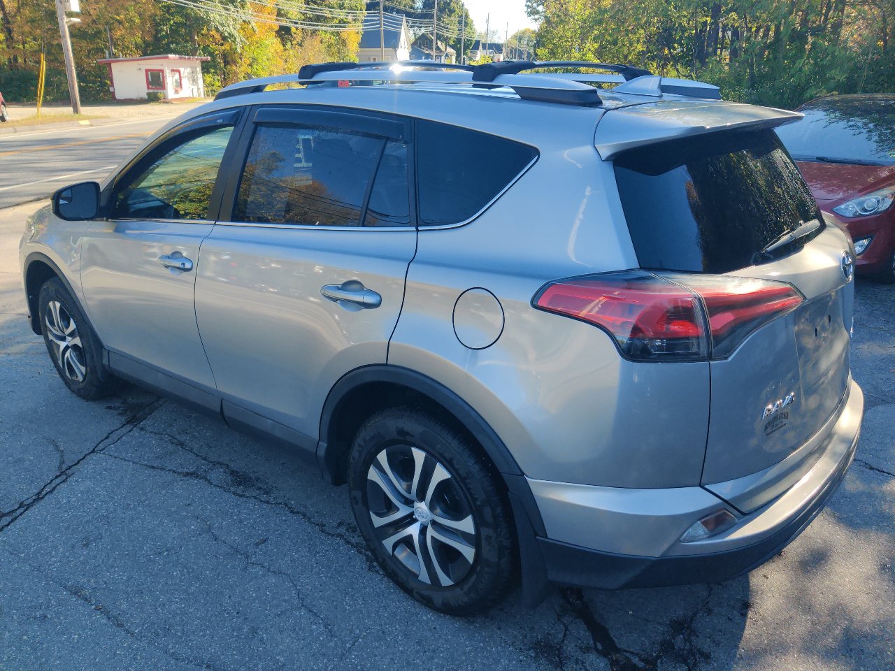 Used 2016 Toyota RAV4 LE image 4
