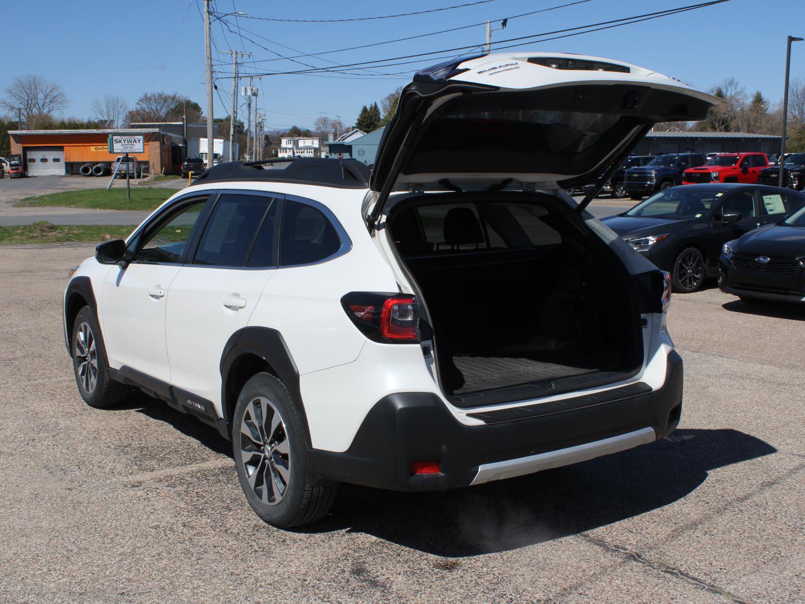 Used 2023 Subaru Outback Limited AWD/4WD image 7