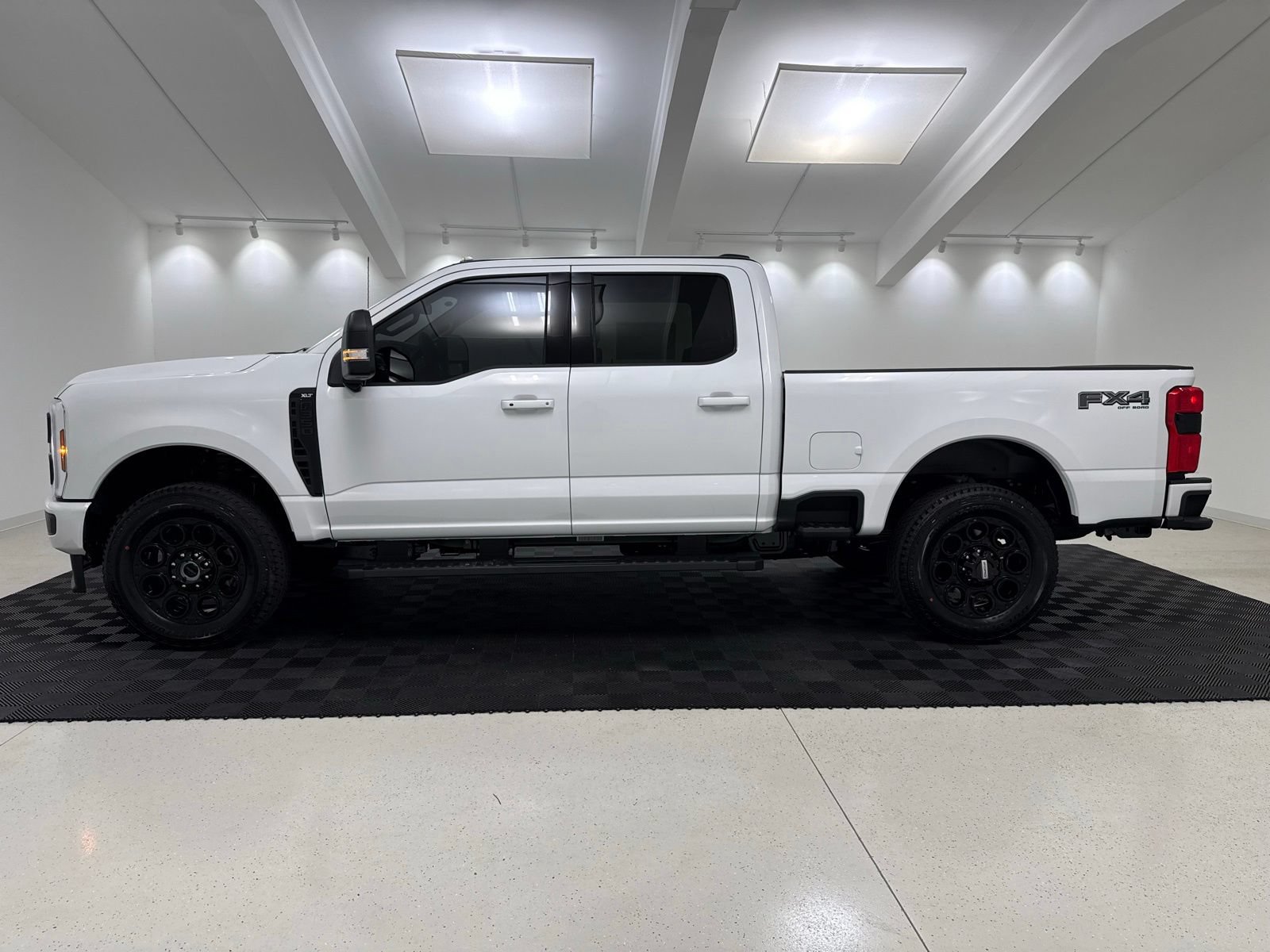 New 2026 Ford F350 XLT w/ XLT Premium Package AWD/4WD image 4
