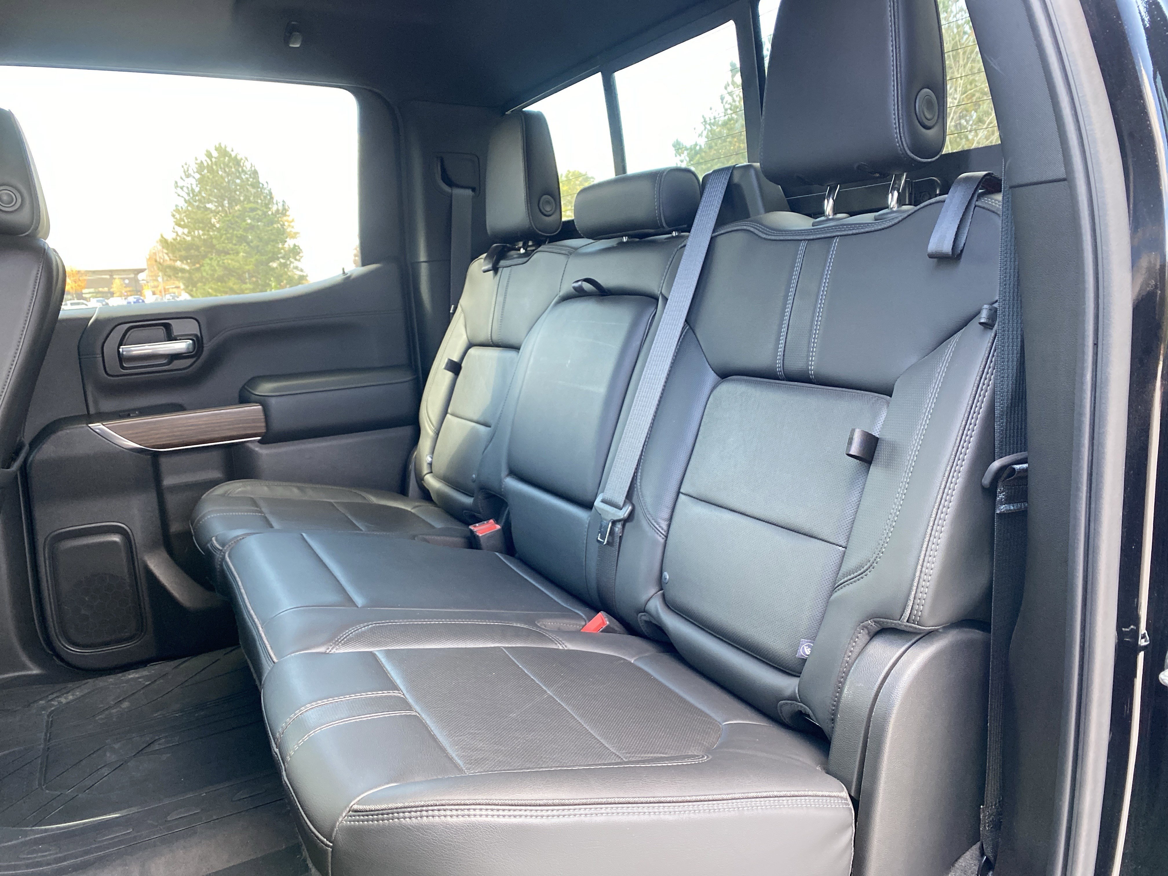 Used 2020 Chevrolet Silverado 1500 High Country w/ Technology Package image 8