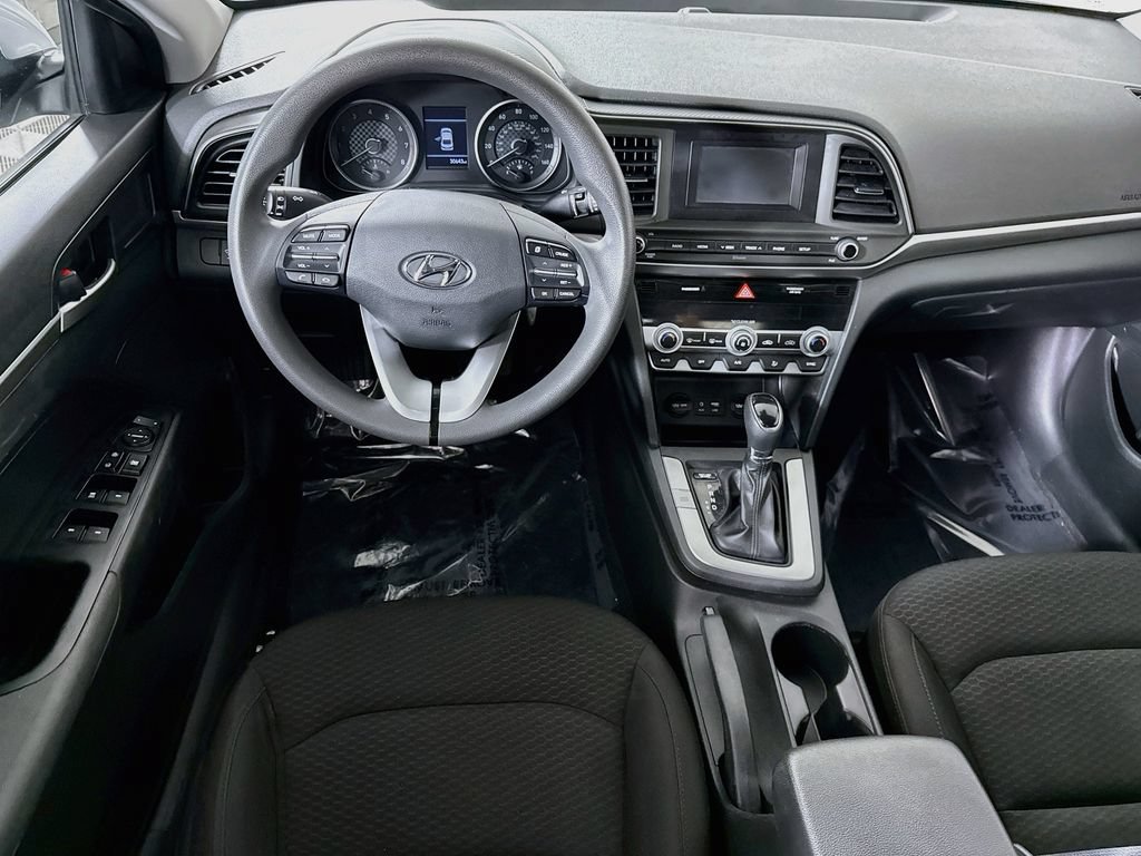 Used 2020 Hyundai Elantra SE w/ Cargo Package (C1) FWD image 3
